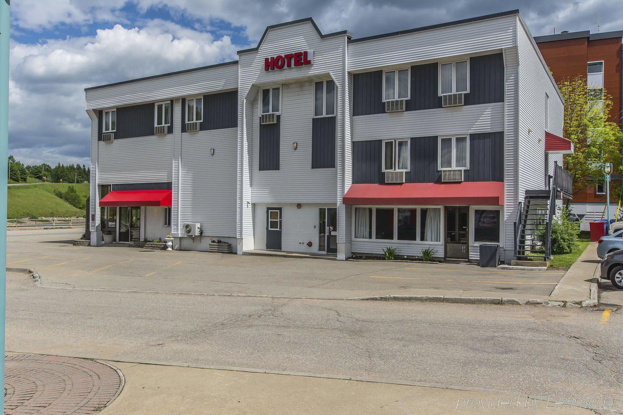 Econo Lodge La Malbaie Exterior photo